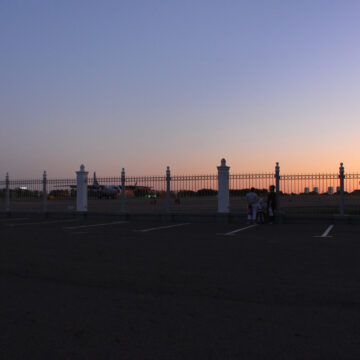 Смотровая площадка и перрон Минск-1 поздним вечером